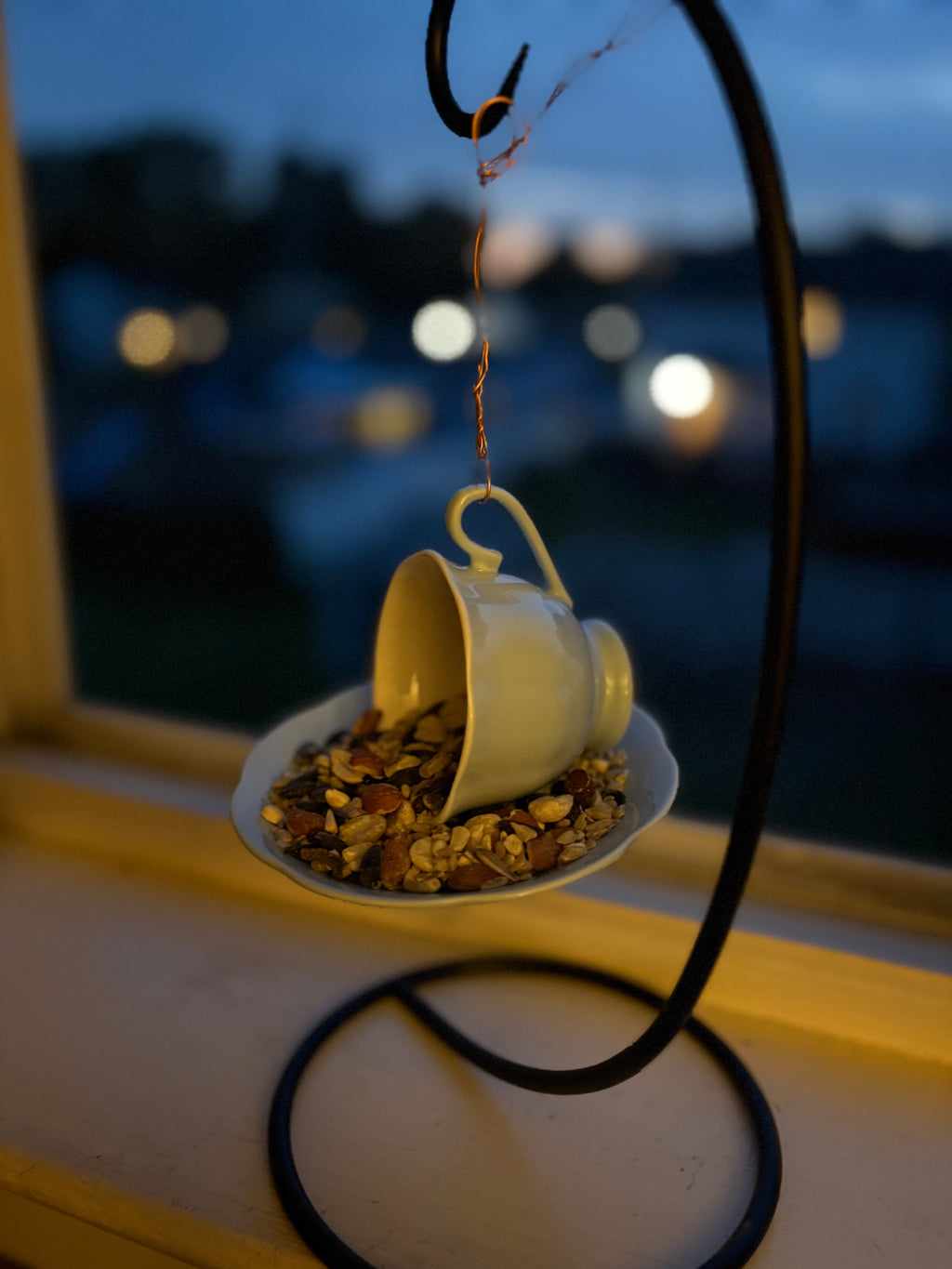 Tea cup bird feeder for garden